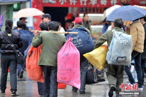聚焦春節(jié)“恐歸族”：近鄉(xiāng)情怯，恐懼何來？(圖)